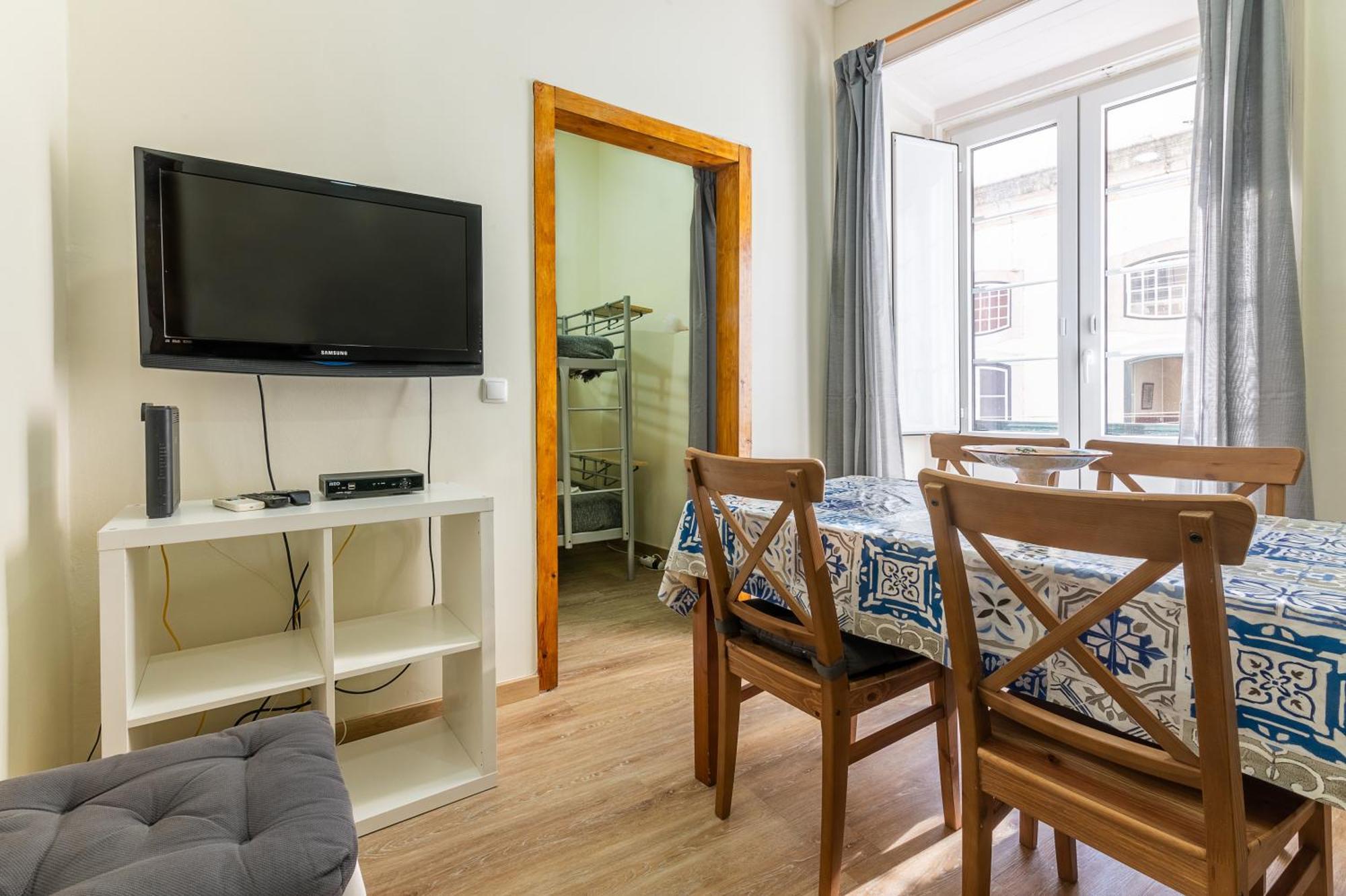 Alfama Very Well-connected Apartment